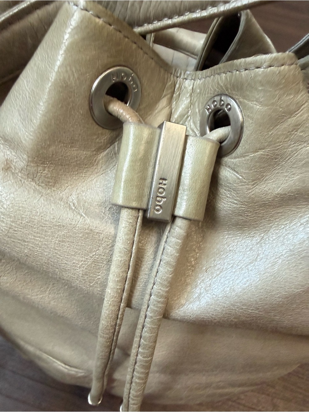 Hobo International Tulia Drawstring Bucket Bag Soft Gray Leather Shoulder Purse - Picture 6 of 16